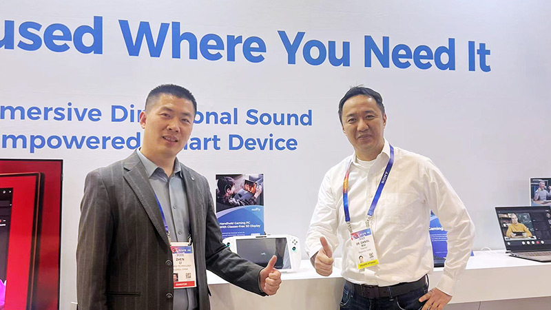 騰訊游戲新互動(dòng)產(chǎn)品中心總經(jīng)理吳丹&清聽聲學(xué)董事長栗振合影